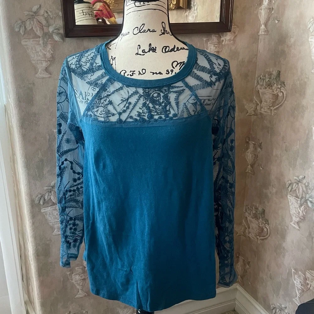 FREE PEOPLE SYDNEY EMBROIDERED LONG SLEEVE TOP OVERSIZED SMALL PETITE TO MEDIUM - Picture 2 of 4